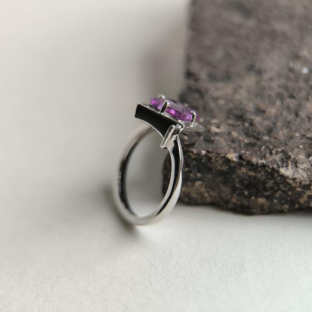 Silver Ring with Alexandrite 2.25ct, Item Weight 3.38 Gr (2187554)