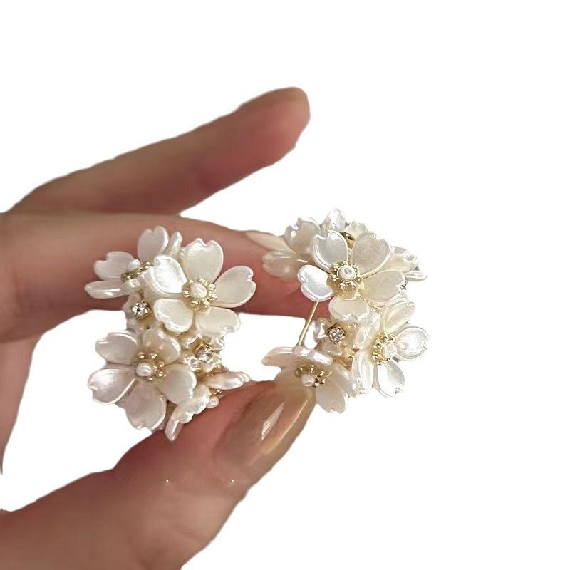 Sophisticated Silver Pearl Seashell Tassel Earrings: Elegant Light Luxury Dangle for Women