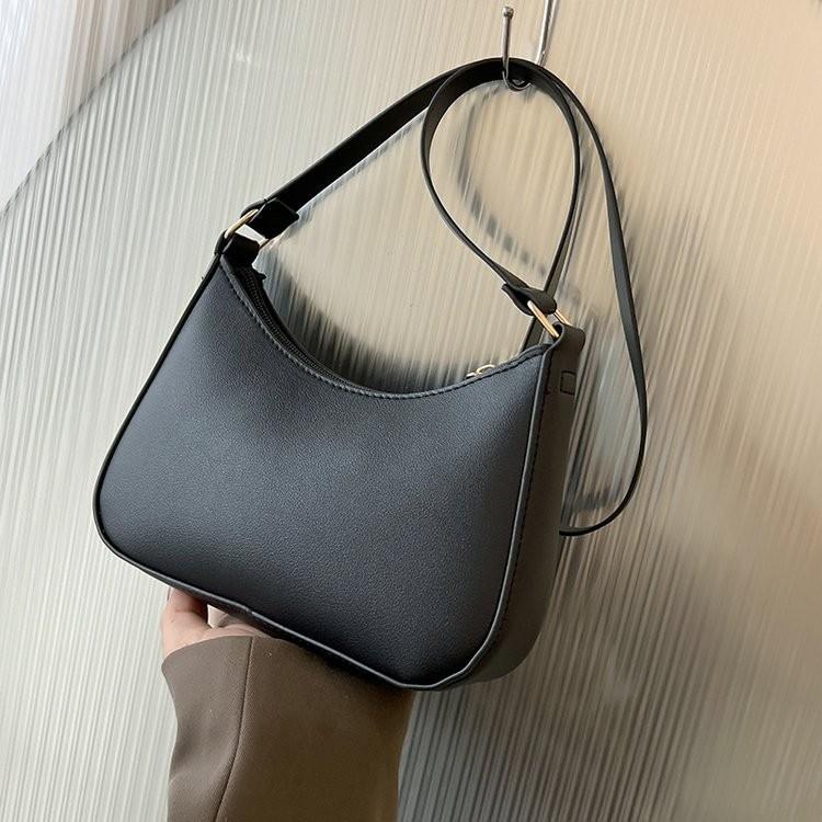 Stylish Minimalist Spring Summer Women's Small Crossbody Bag In Chic Colors