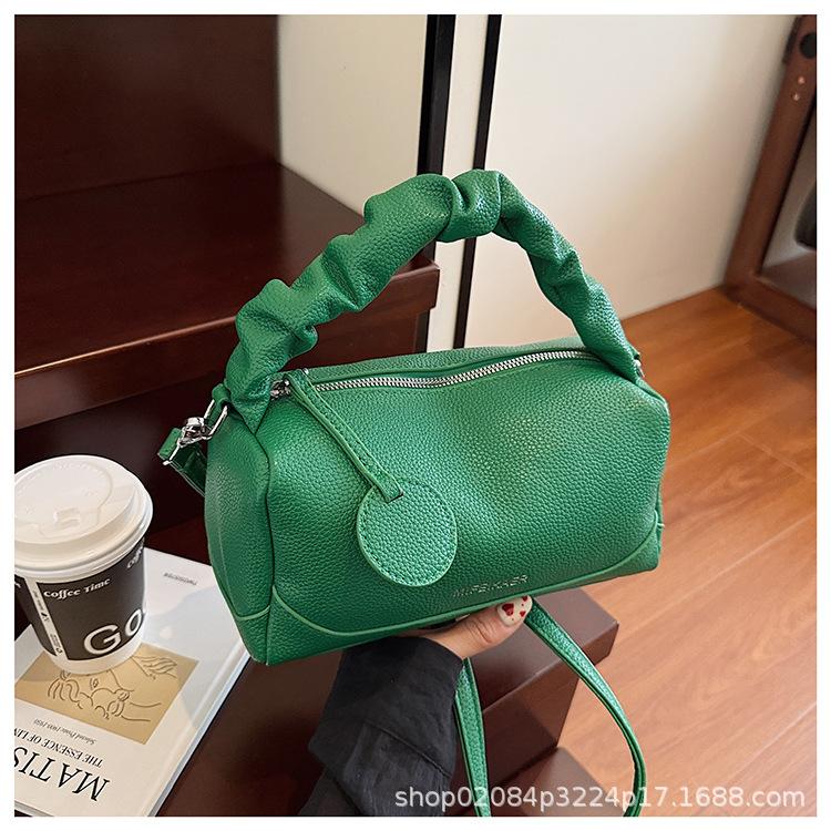 

2025 new shoulder messenger bag pillow bag women s commuter handbag solid color simple tote bag зелений