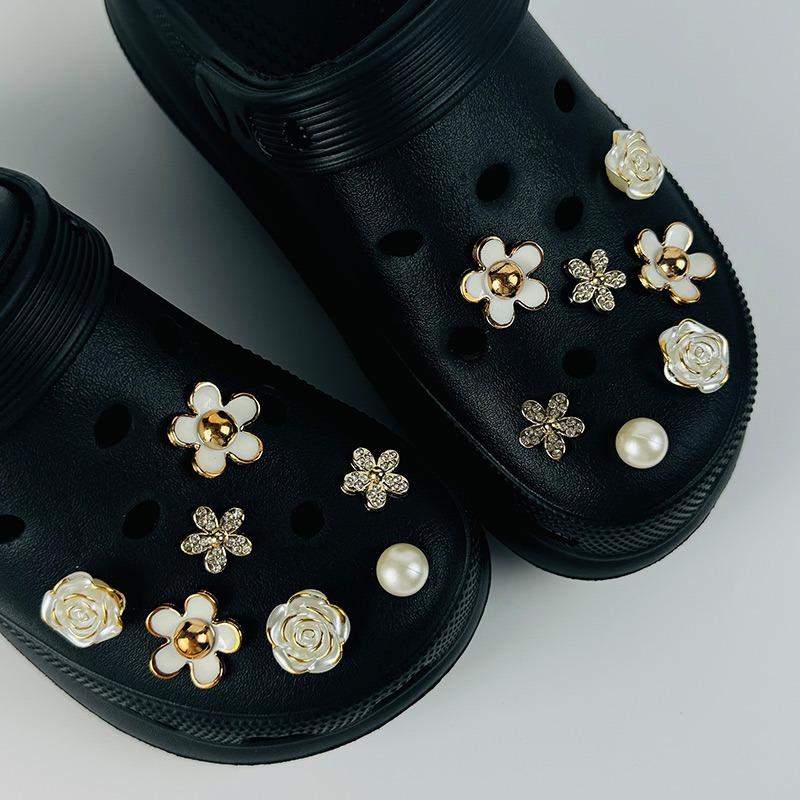 14DB Divatos Cipődísz Készlet Kiegészítők Lyukas Cipő Csat Vízgyémánt Gyöngy Rózsa DIY Cipődíszek Női Lányok Buli Ajándék
