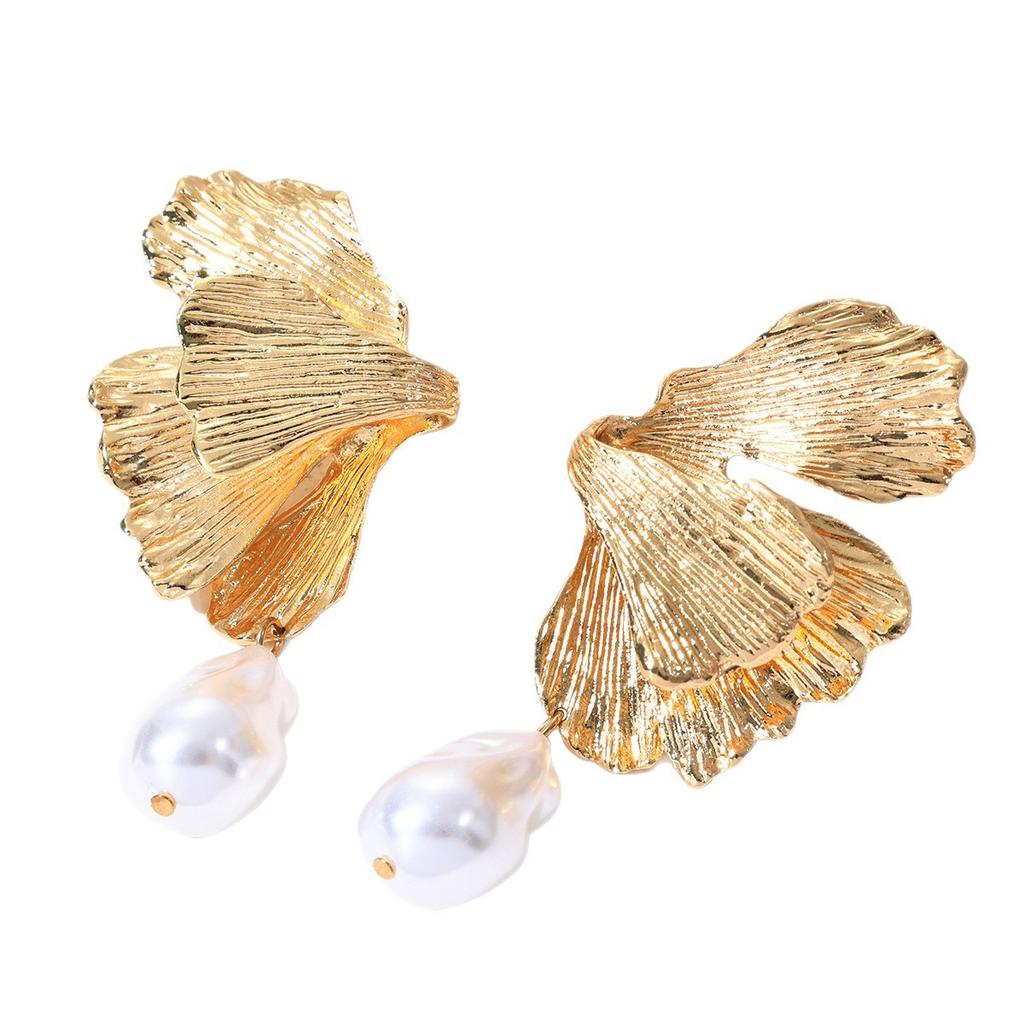 European and American texture three-dimensional leaf imitation pearl pendant earrings exaggerated texture alloy flower fashion earrings