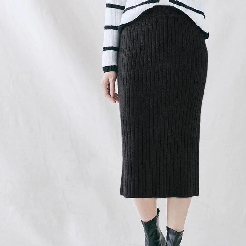 

Зимняя женская юбка средней длины с разрезом One size