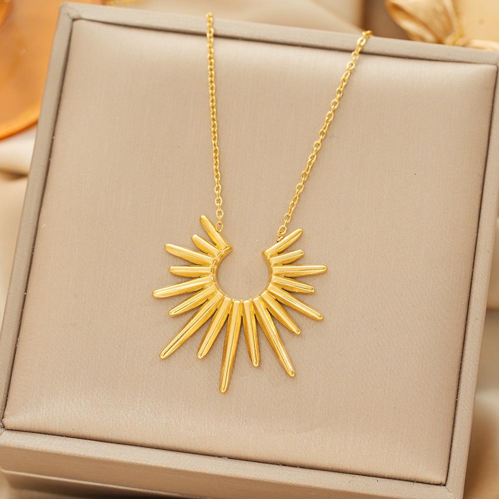 Exquisite 18K Gold-Plated Titanium Steel Necklace - Women's Clavicle Chain Jewelry, Fade-Resistant