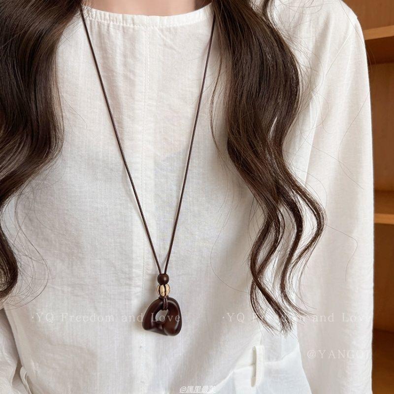 Art Gallery! Vintage Coffee Irregular Pendant Necklace Female Maillard Long Sweater Chain Sense Accessories