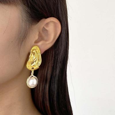 Vintage Gold Ear Pearl Drop Earrings Women's Unique Asymmetric Dangle Earrings Exaggerated Retro Jewelry Accessory for Party