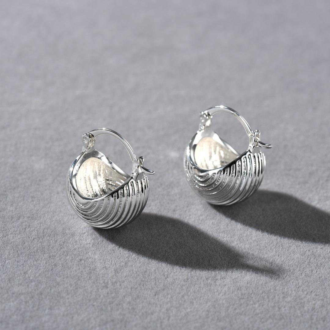 Retro Premium Semi-Round Metal Copper Plated Platinum Ear Buckle Earrings Niche Fashion Commuter Must Enter Simple Earrings