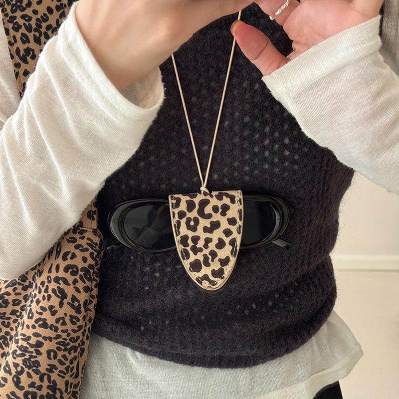 Halskette Brillenhalter aus Samt mit Leopardenmuster und Magnetverschluss - Damen Reiseaufbewahrungs-Lanyard und Pulloverketten-Accessoire
