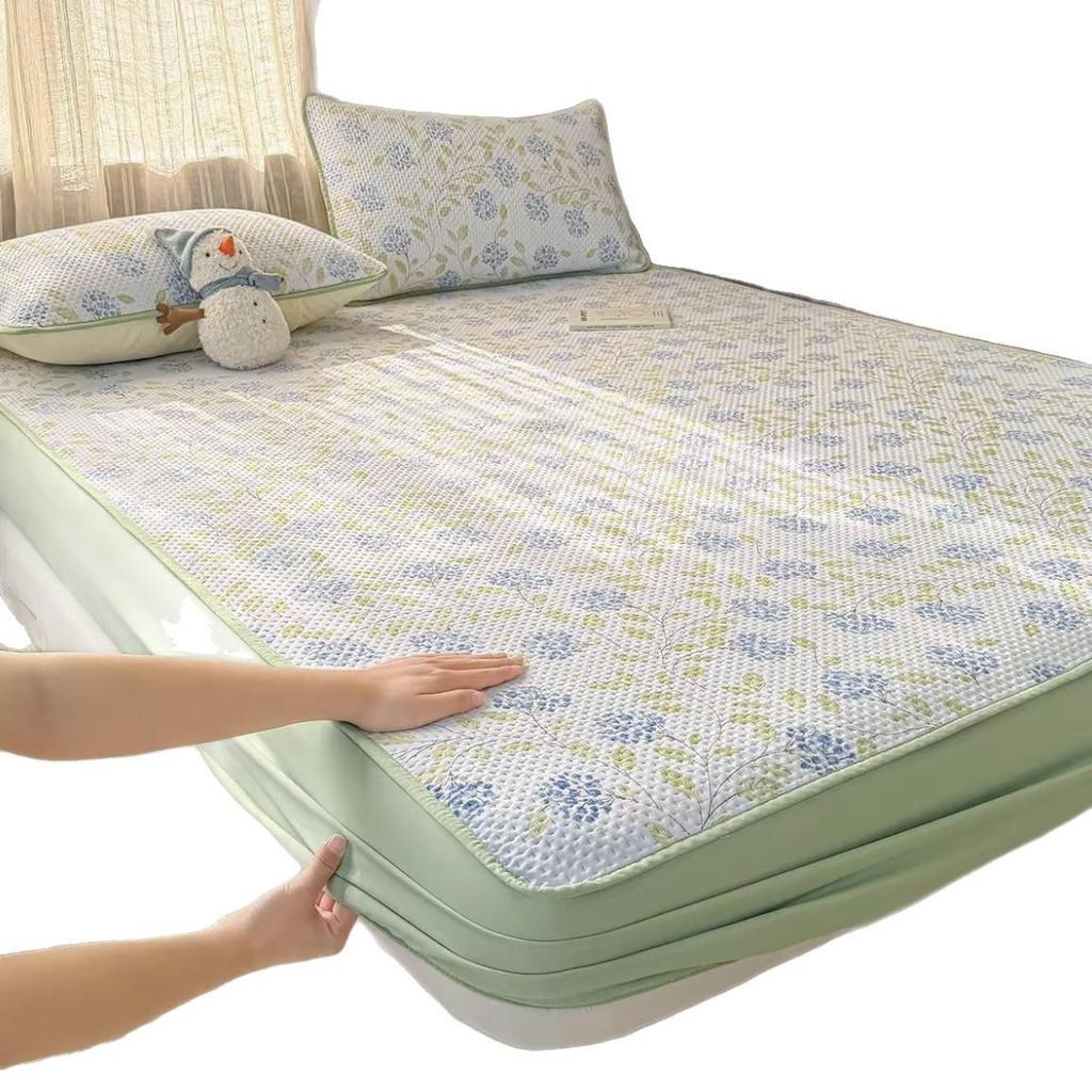 Quilted Anti-slip Dustproof Mattress Protector for Dorms