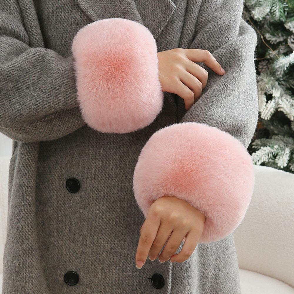 

Faux Fur Short Wrist Cuff Furry Wristbands Fashion Arm Warmers for Women рожевий