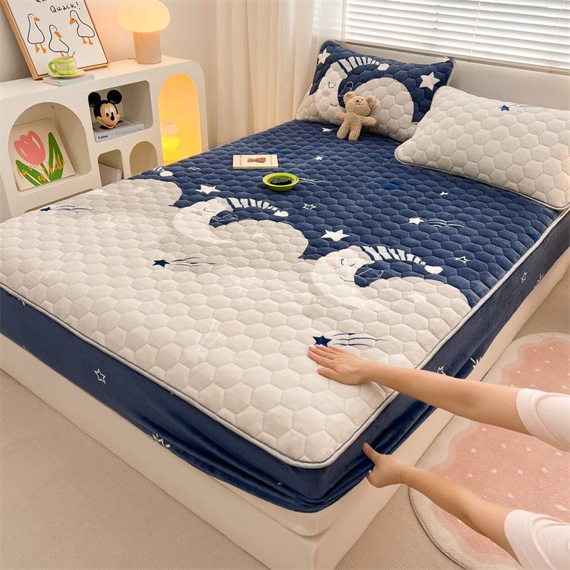 Thickened Milk Velvet Mat for Autumn and Winter, Warm Bed Cover, Non-slip Bed Cover, Simmons Mattress Cover, Full Surrounding