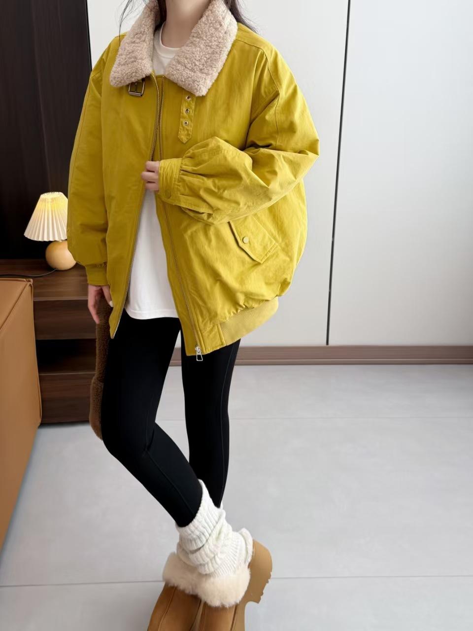 

Splicing lamb wool lapel down cotton jacket women s 2025 winter new loose and thin thickened warm jacket L120-140 жовтий