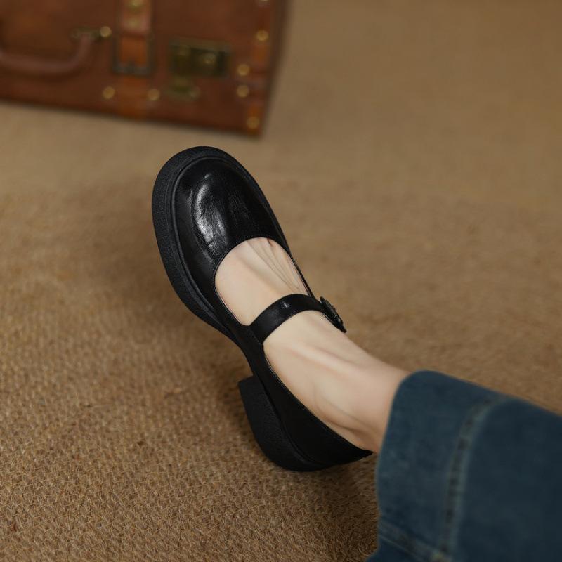 

New women s leather single shoes platform soles four seasons wear small leather shoes women s non-slip comfortable large size shoes buckle black rou 40 чорний