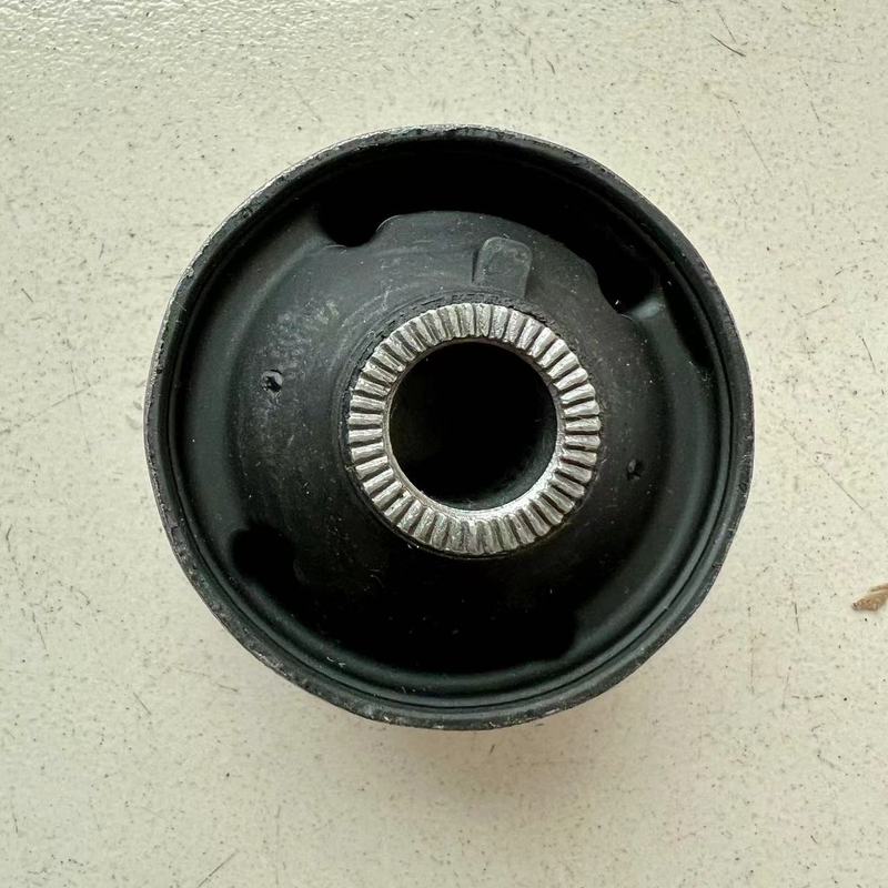 1pcs rear suspension arm bushing rear horn bushing Rear longitudinal arm liner for CHANGAN 2014-2020 CS75 14-20 SUV Au