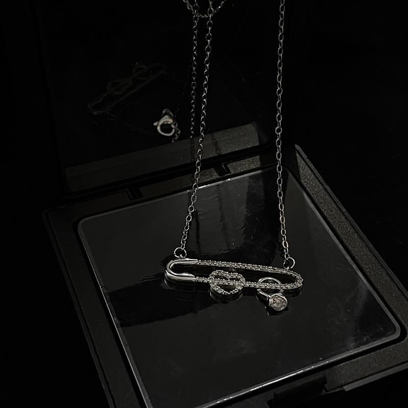 Niche Design Necklace Women'S High Sense Fashion Pin Love Collarbone Chain