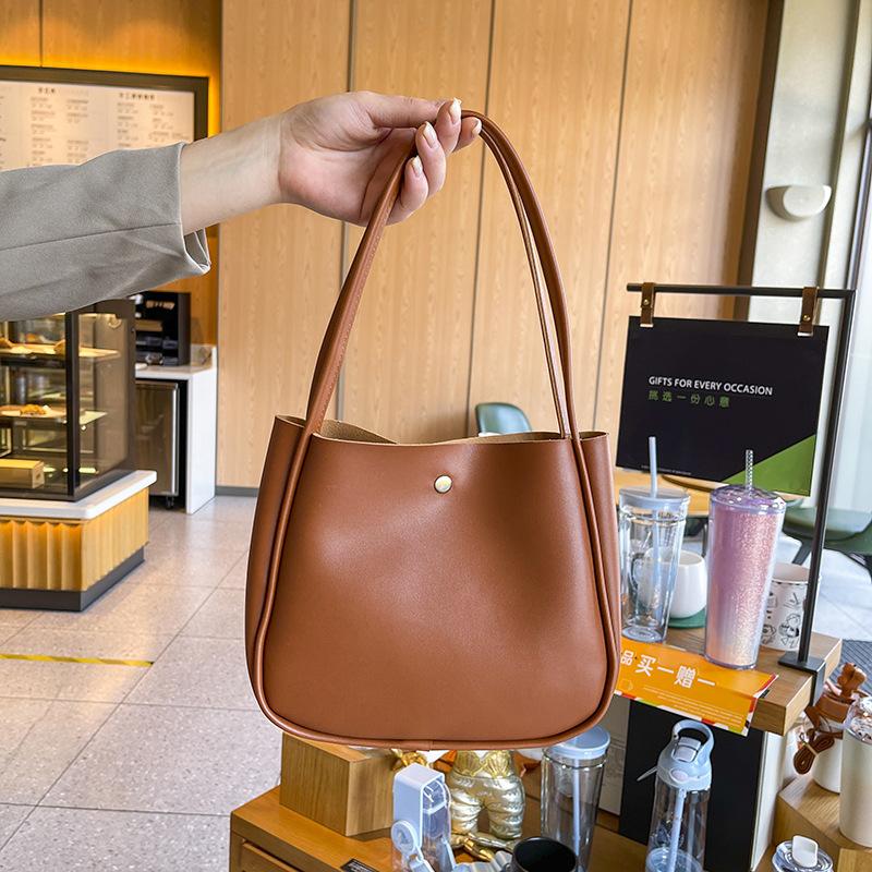 Women's bags, new autumn and winter trend fashion women's bags, handbags, simple tote bags, one piece of hair