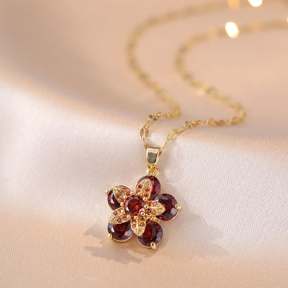 Crystal Rotatable Flowers Choker Shiny Petal Gold Necklace Zircon Pendant Necklace Evening Wear