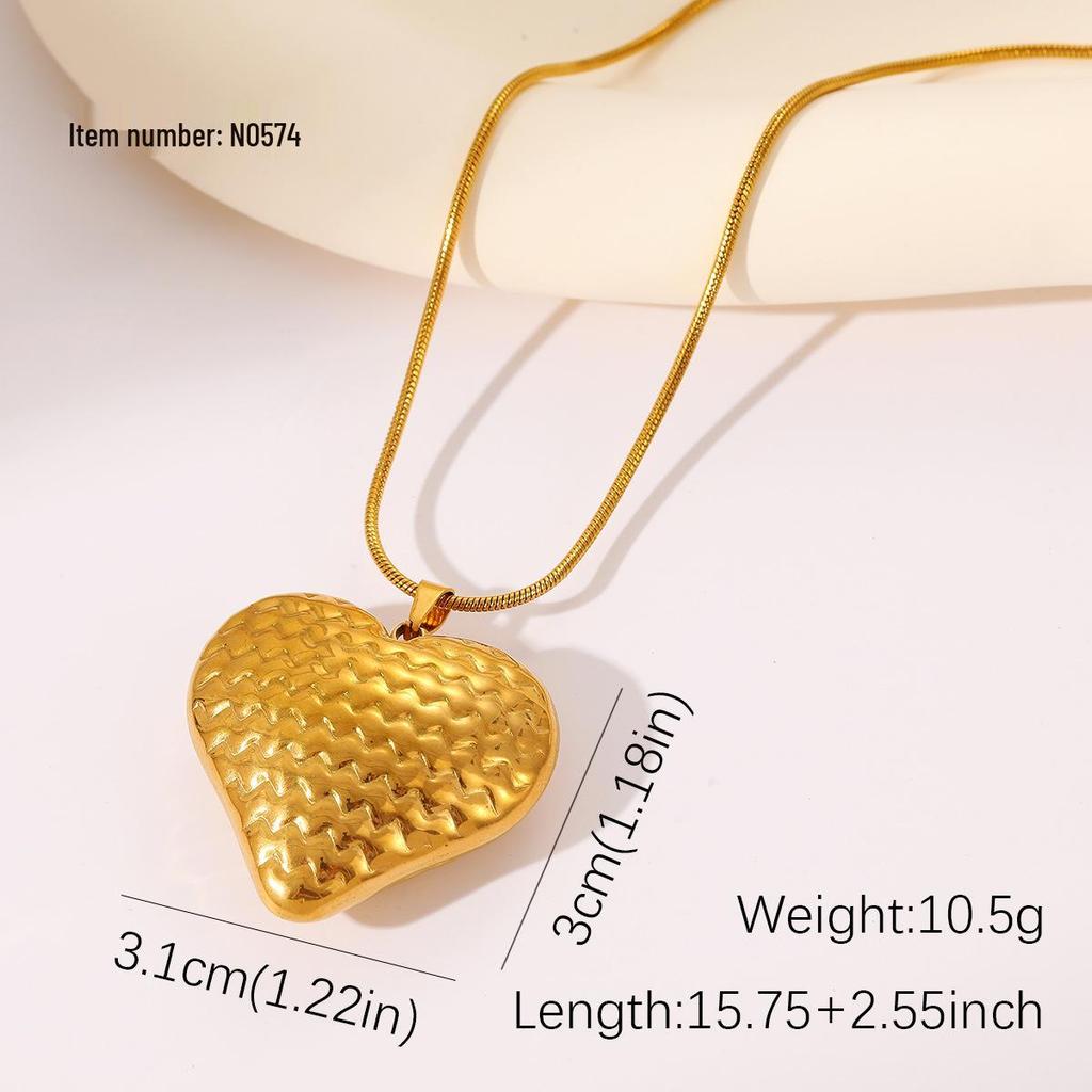 Minimalist Stainless Steel Necklace – Unisex Heart Pendant with Peach Texture On Titanium Steel Clavicle Chain