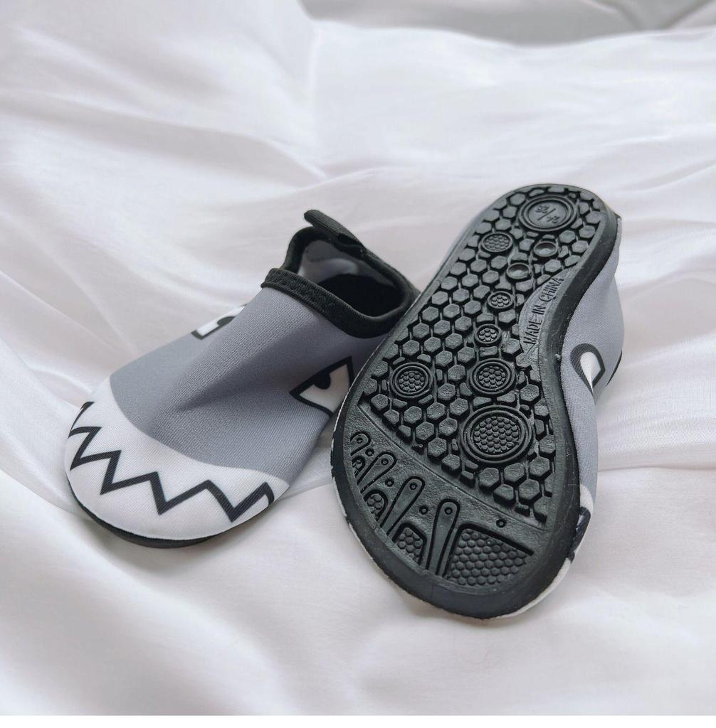 Kids' Shark Barefoot Beach Shoes – Non-Slip, Anti-Cut Water Socks for Swimming and Wading