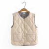 In Winter, the Old Vest Lady with Fleece and Thicker Warm Vest Vest Runs To the Street Stall In the Rivers and Lakes
