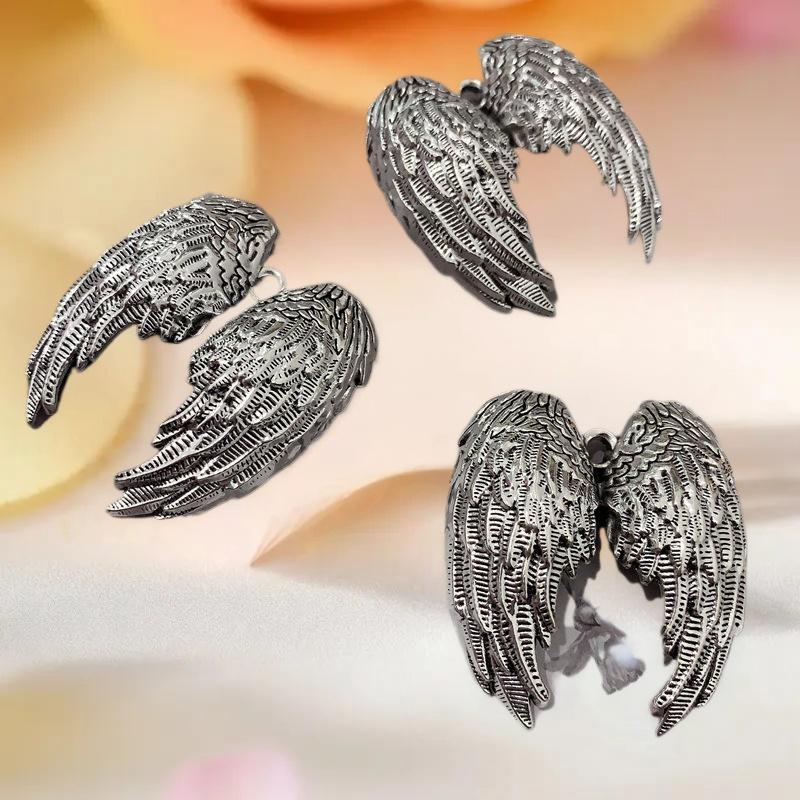 Latest 1 Piece Women's Wings Car Pendant Retro Metal Texture Angel Wing Keychain Bag Accessories Jewelry Friends Gifts