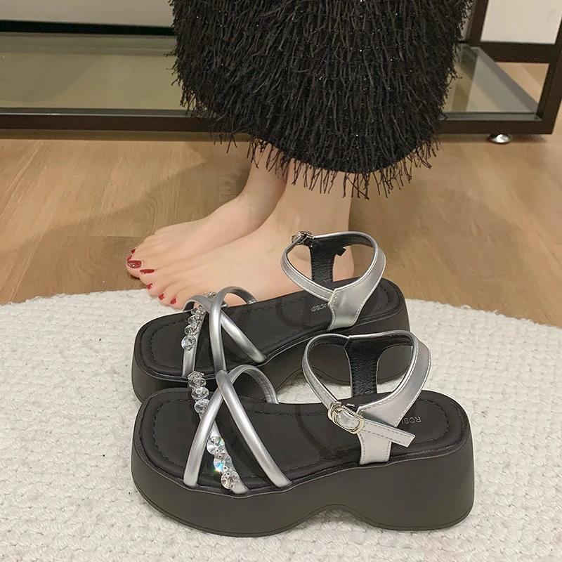 

Модные босоножки на каблуке Cross Shoes 2024 Женская обувь Cross Shoes Открытый носок Средняя толщина Новый стиль для девочек Лето Стразы 40 серебряный