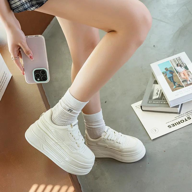 Echtes Leder Damen Weiße Schuhe Damen Plateau-Sneaker 7cm Absatz Freizeitschuhe Laufschuhe Mode-Sneaker bequem