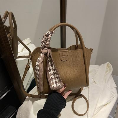 Winter New Women's Bag High-end Fashion Bucket Bag Handbag Women's New Commuter Versatile Vegetable Basket Bag
