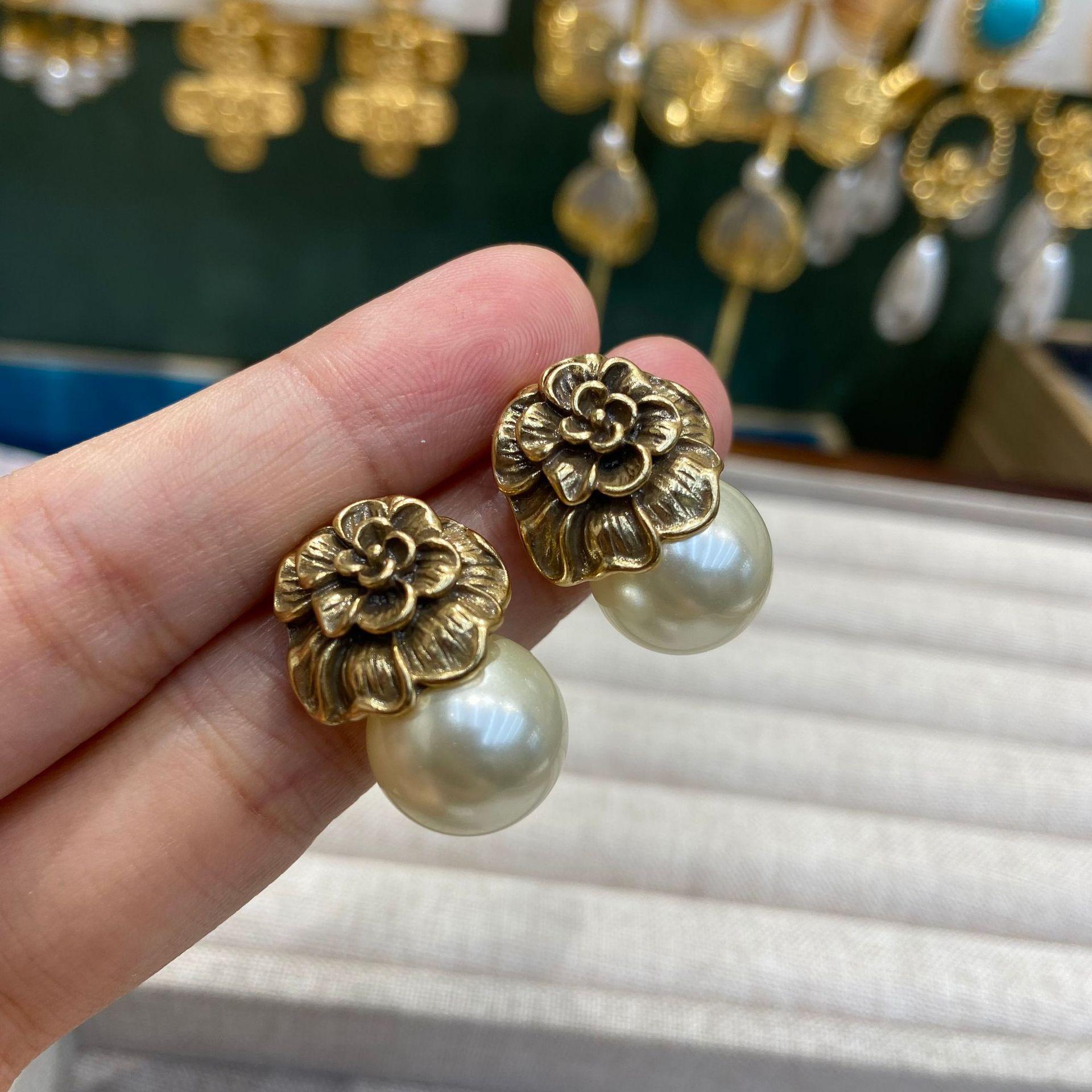 Retro Flower Pearl Earrings New Chinese French Chinese Antique Spring And Summer Versatile Drip Oil Enamel High Design Earrings