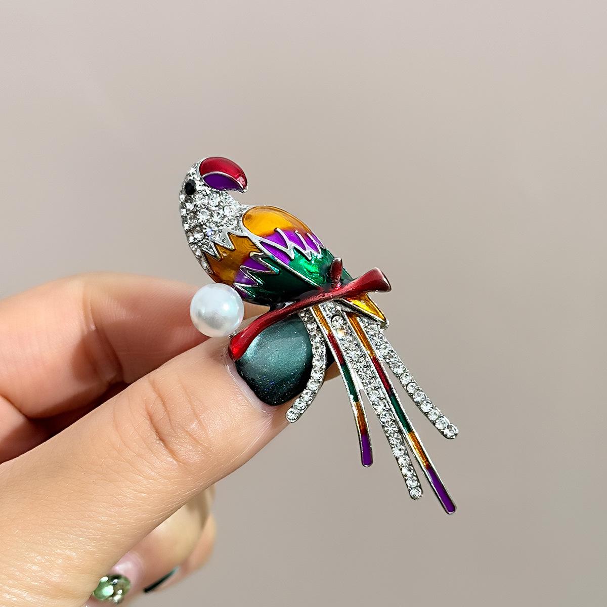 

Parrot Brooch, Fashionable And Luxurious Enamel Pearl Bird Collar Pin, Unique Accessory, Corsage For Women. One Size срібний