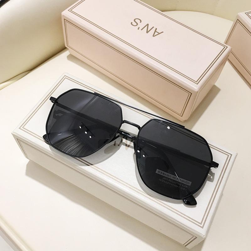 

Luxury Brand Desinger Square Sunglasses Women Men Classic Alloy Frame Gradient Sun Glasses for Men Driving Fishing Eyewear черный серый