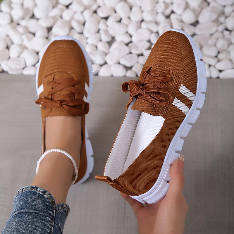 

Large size single shoes new fly-woven round head thick sole shallow mouth light breathable comfortable lazy mother single shoes 43