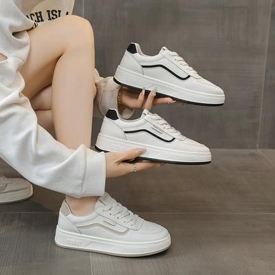 Beliebte kleine weiße Schuhe Damen 2024 Herbst neue flachsohlige Damenschuhe zum Schnüren modische vielseitige Plateau-Freizeit-Sport-Board-Schuhe