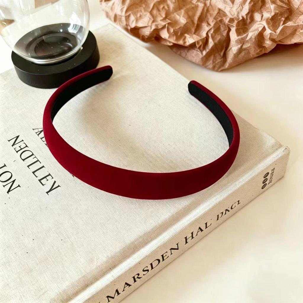Velvet Sponge Headband for Girls: Wide-Brimmed Fashionable Headwear for Face Washing