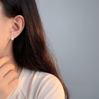 Geometric Cross Small Fresh Pearl Earrings for Women Everyday Versatile Commuting with Simple Earrings