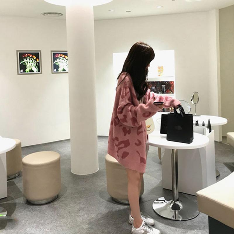 Autumn and winter fashion pink V-neck leopard print ladies sweater jacket, loose and thin lazy style black wool knit cardigan