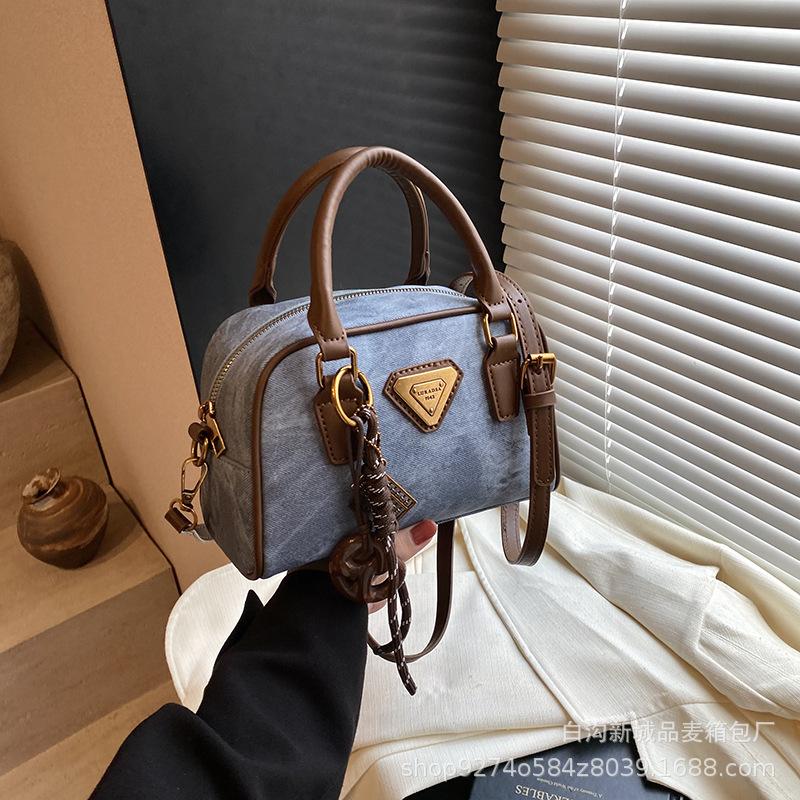 

Manufacturer portable small bag women 2025 new trendy temperament versatile shoulder bag foreign style messenger small square bag women
