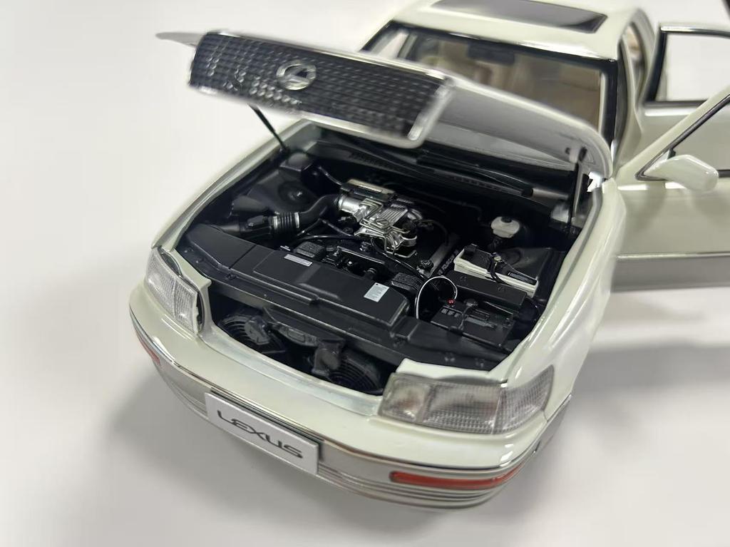 FREESTYLE XiaoGuang MODEL Scale Lexus LS400 1993 White Finished Product 8230811W 1/18