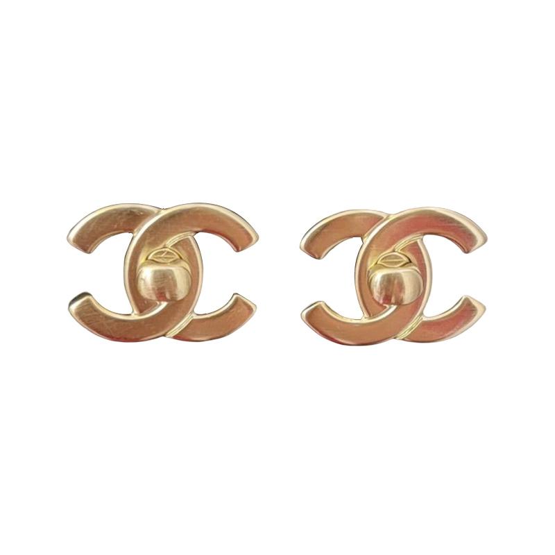 

CHANEL Classic Double C Earrings Women s Multicolor золотий