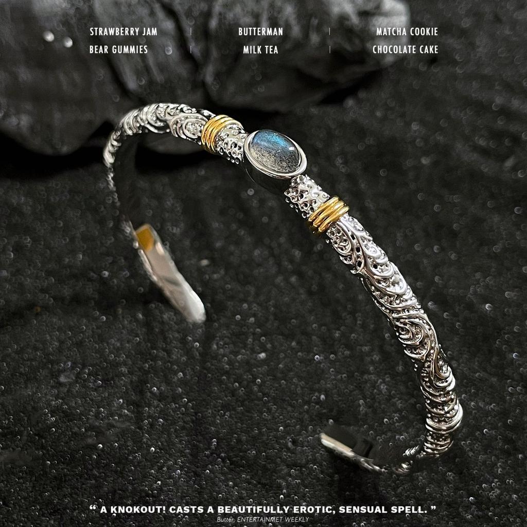 2026 Guld och Silver Färgmatchning Tang Gräs Mönster Grå Månsken Öppningsarmband Nischad Designkänsla Mode Avancerad Kall Vind Armband Gåva