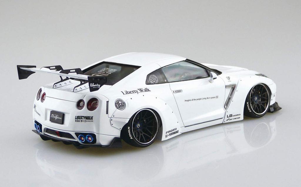 Aoshima Bunka Kyozai Scale Liberty Walk Series 11 LB Works R35 Type Plastic Model (AOSHIMA) 1/24 No. GT-R 1.5