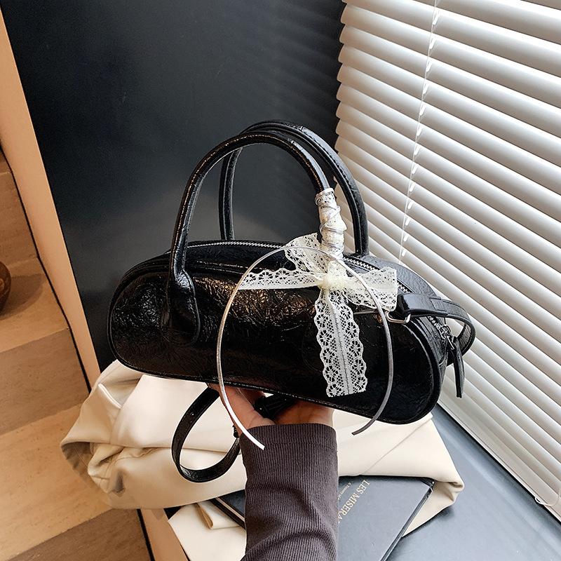 Popular Small Bag Women's New Fashion Versatile Messenger Bag High-end Handbag Baguette Bag