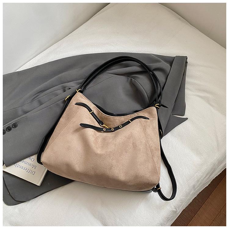 

Fashion sense retro large-capacity backpack bag women s 2025 autumn and winter new multi-purpose shoulder messenger bag tote bag хаки