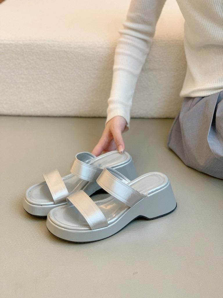 thick-soled silver simple temperament one-word cool slippers women's shoes wear 2025 new summer with skirt sandals