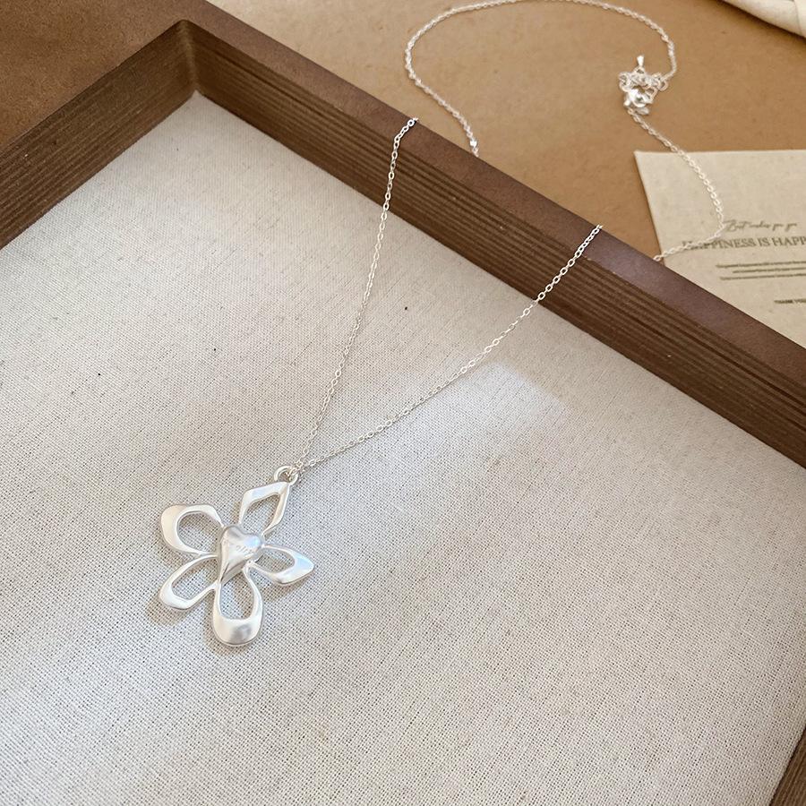 Retro Bow Flower Tiger's Eye Stone Water Drop Necklace Clavicle Chain Cold Wind Necklace Women