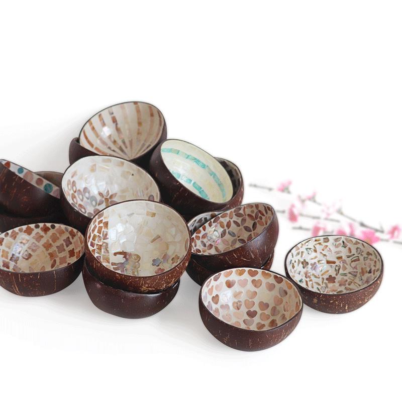 Ručně malovaná miska z kokosové skořápky: Design mušle pro úložný prostor na klíče ve vstupní hale nebo pro servírování salátu