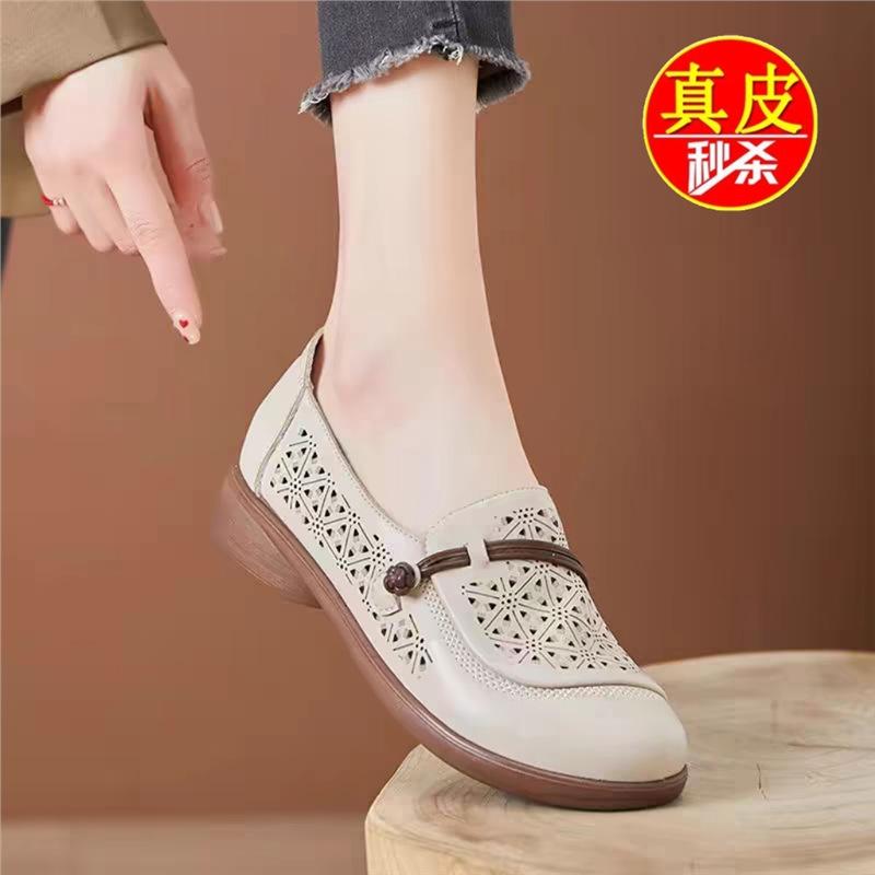 

2025 new middle-aged and elderly soft-soled mother shoes summer breathable non-slip hollow hole shoes sandals elderly shoes versatile 35