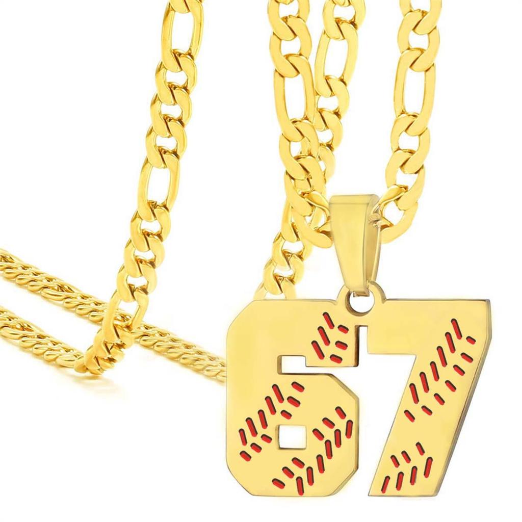 Collar con Colgante de Cruz 67 en Acero Inoxidable y Titanio con Números Árabes - Ideal para Aficionados al Béisbol, Fútbol y Rugby