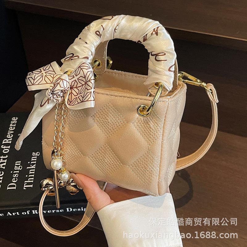 Premium French niche bag 2025 new trendy fashion diamond mini handbag one shoulder messenger Princess Diana bag