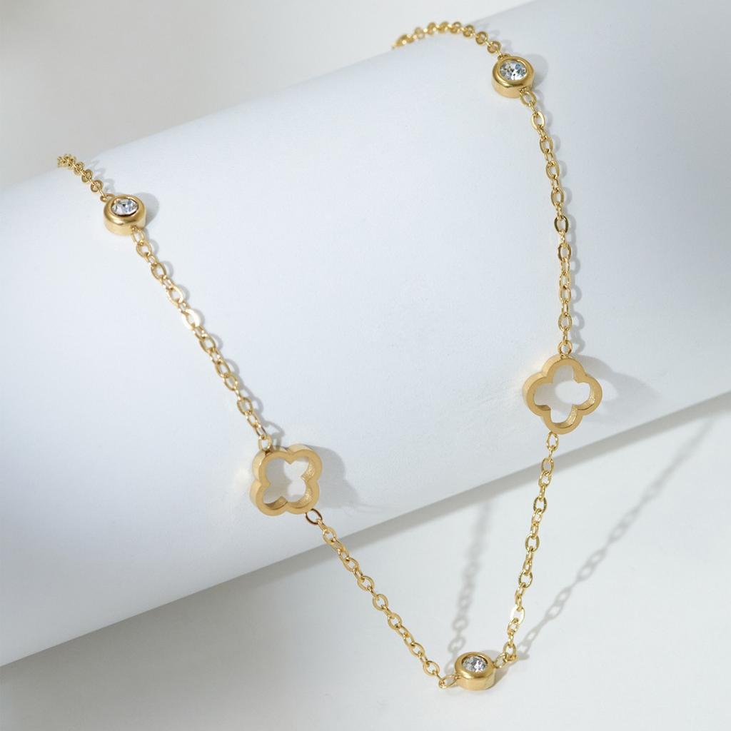 Fashion Simple and Elegant Clover Bracelet and Necklace Set Perfect for Everyday and All Occasions Clover Jewelry